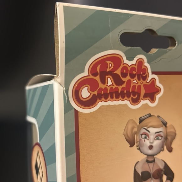 Rock Candy DC Bombshells Harley Quinn Vinyl Figure - Picture 7 of 7
